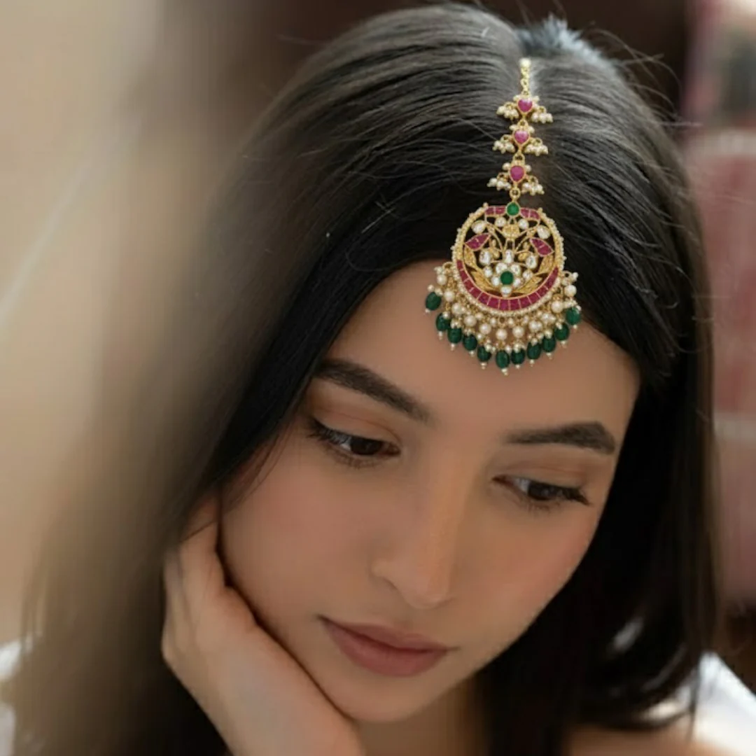 Auraa Kundan Traditional Kundan Maang Tikka with Ruby & Emerald Stones